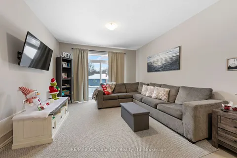 977 Wright Dr, Midland, ON L4R 0E4
