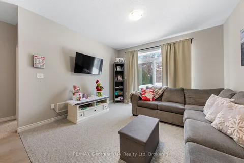 977 Wright Dr, Midland, ON L4R 0E4