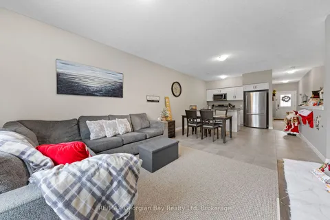 977 Wright Dr, Midland, ON L4R 0E4