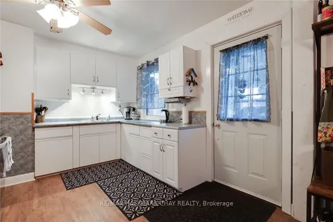 7 Seaforth St, Barrie, ON L4N 3H7