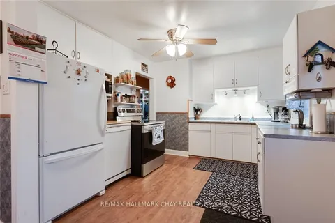 7 Seaforth St, Barrie, ON L4N 3H7