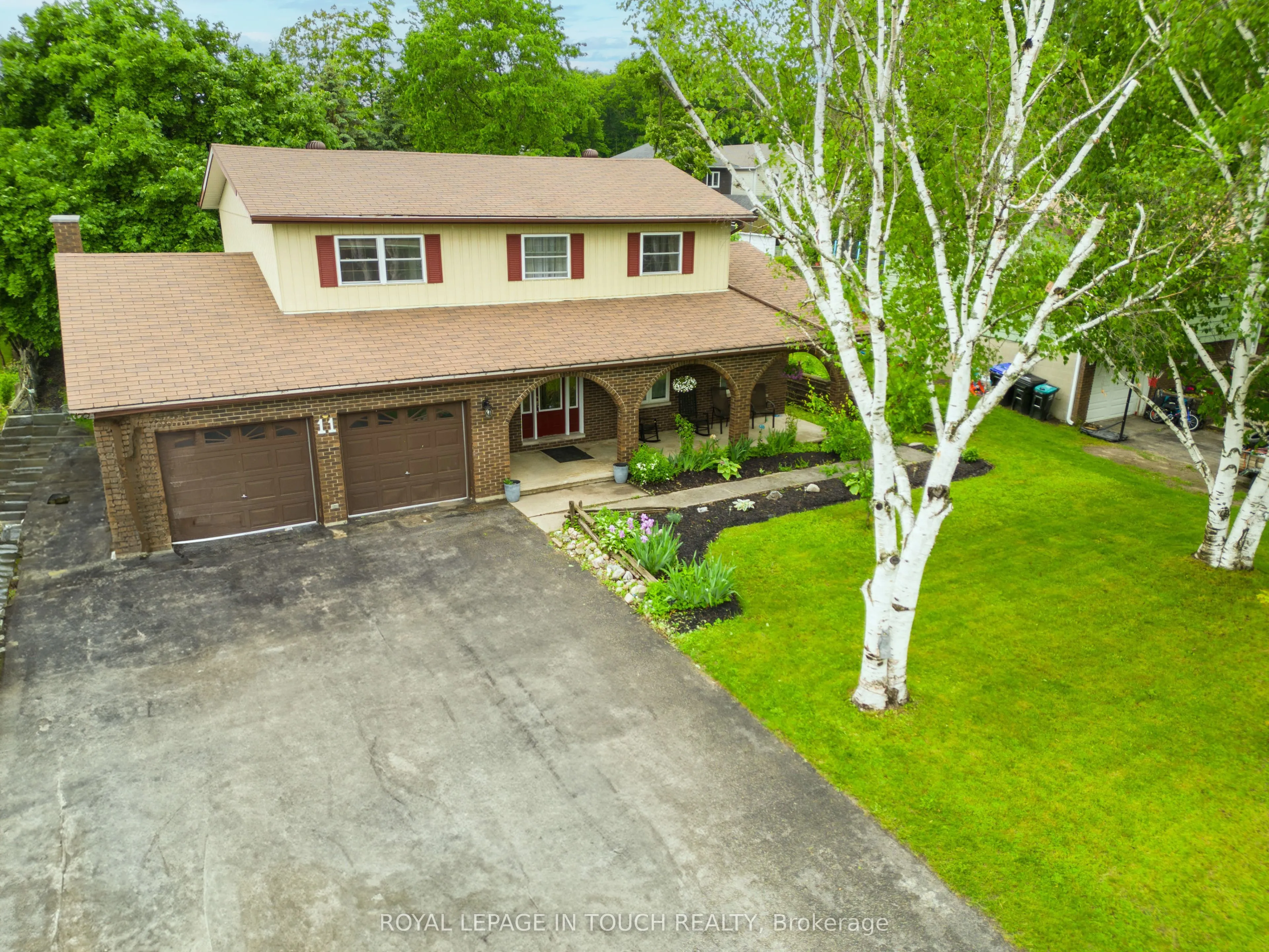 11 Hill Top Drive, Penetanguishene, ON L9M 1H7