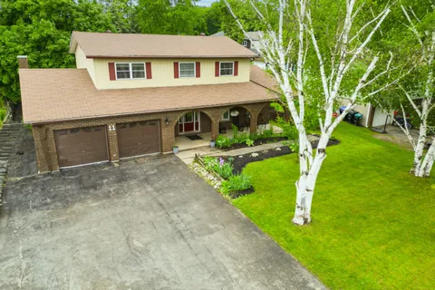 11 Hill Top Drive, Penetanguishene, ON L9M 1H7