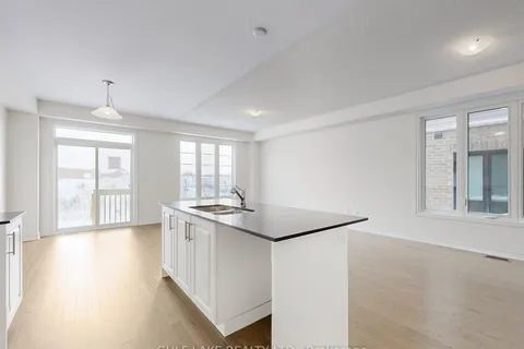 76 Phoenix Blvd, Barrie, ON L9J 0C1