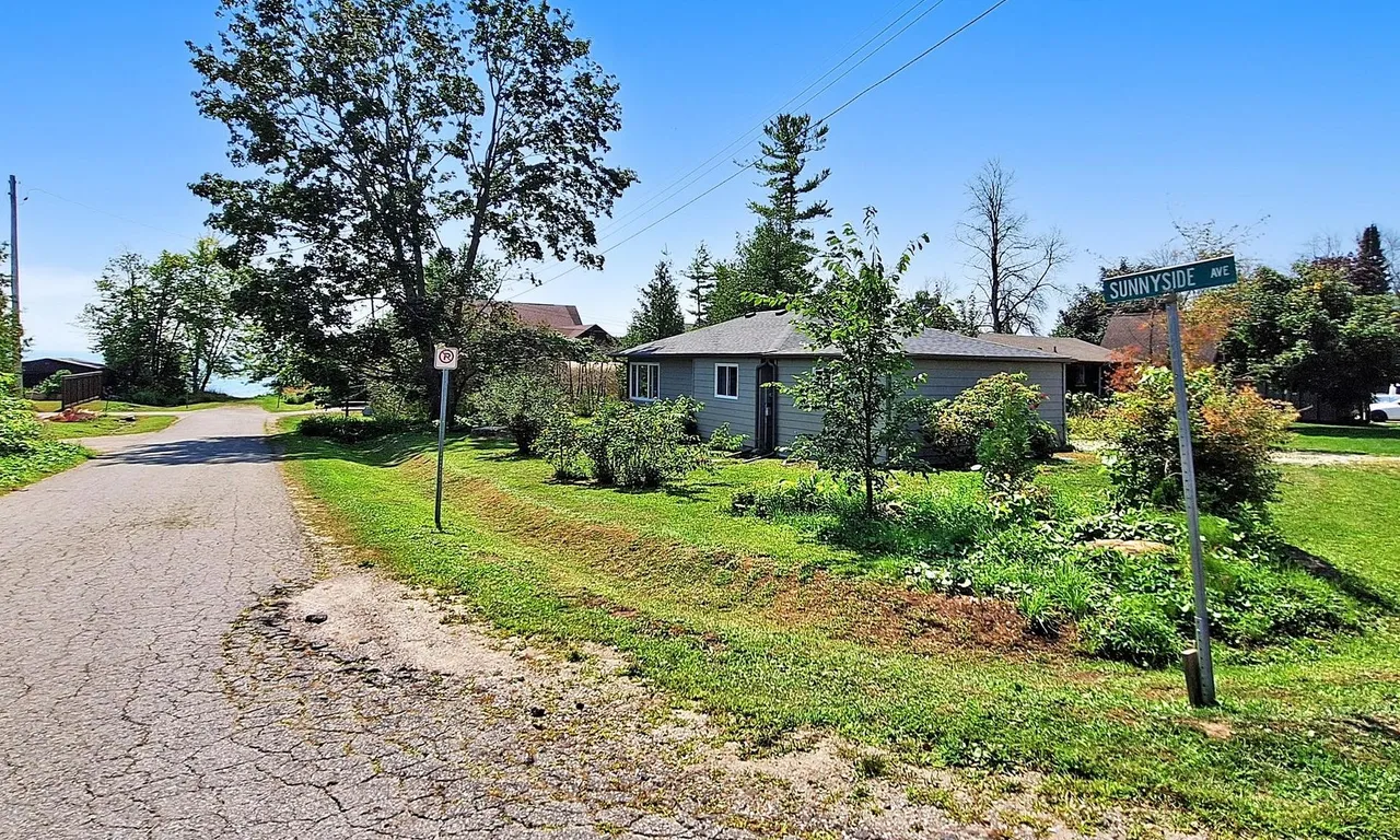 71 Lakeshore Rd, Oro-Medonte, ON L0L 2E0