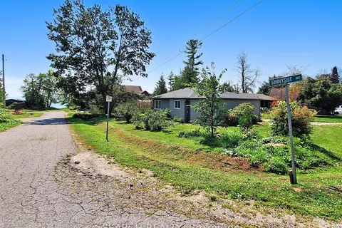 71 Lakeshore Rd, Oro-Medonte, ON L0L 2E0