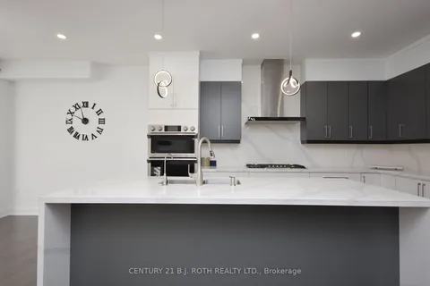 22 Franklin Tr, Barrie, ON L9J 0B1