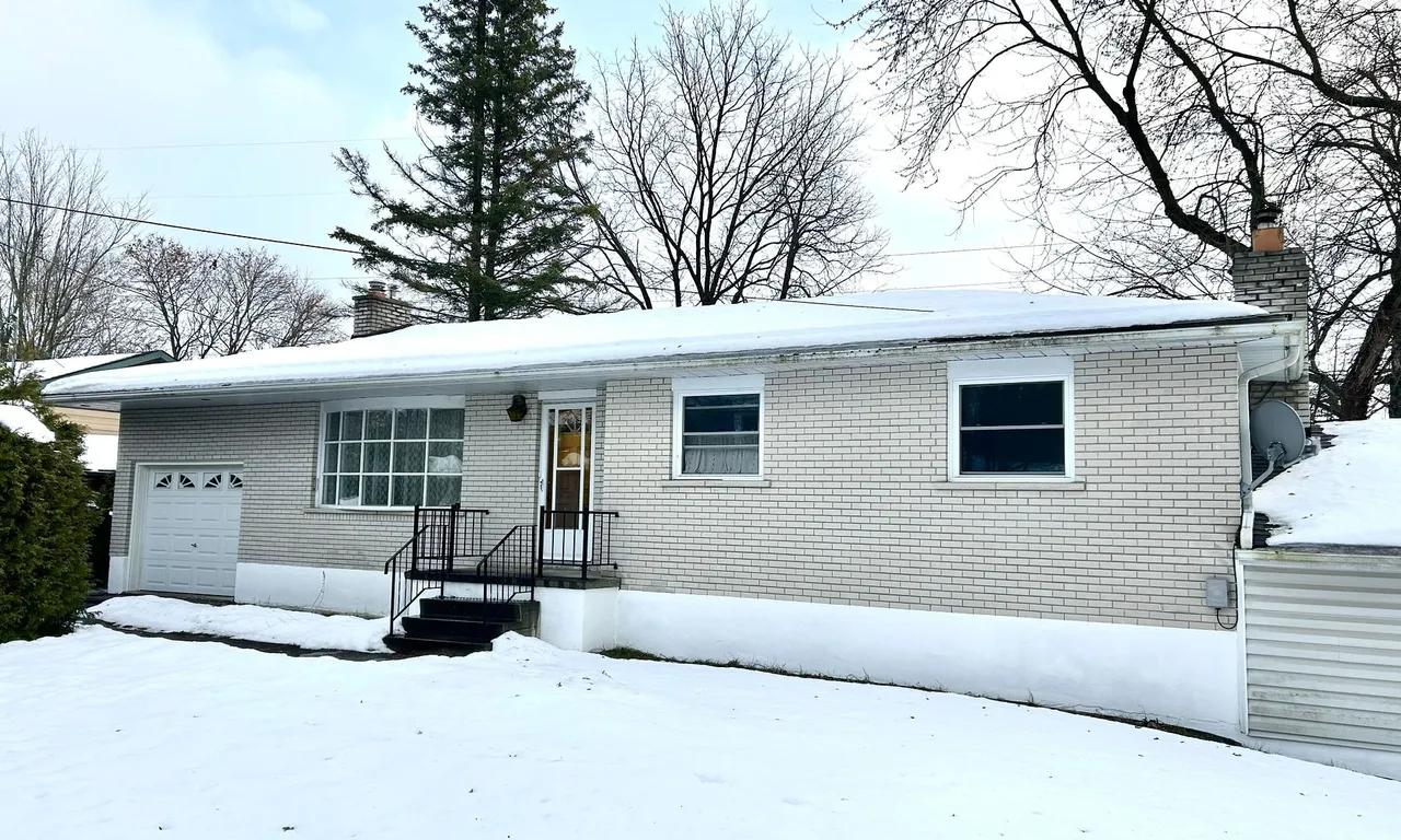 5 Edith Dr, Oro-Medonte, ON L3V 0R3