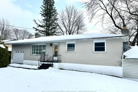 5 Edith Dr, Oro-Medonte, ON L3V 0R3