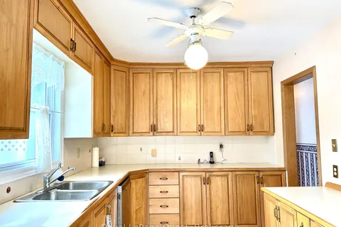 5 Edith Dr, Oro-Medonte, ON L3V 0R3