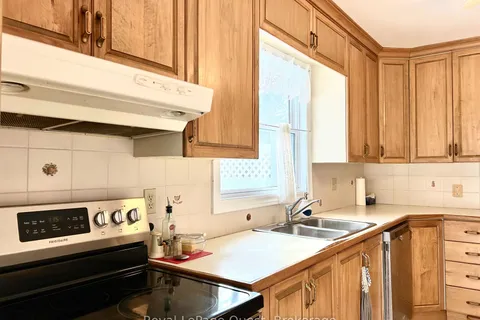 5 Edith Dr, Oro-Medonte, ON L3V 0R3