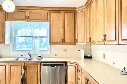 5 Edith Dr, Oro-Medonte, ON L3V 0R3