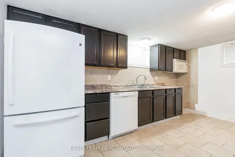 9 Coles St, Barrie, ON L4N 5W8