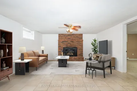 9 Coles St, Barrie, ON L4N 5W8