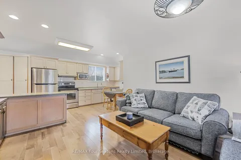 3 Sydenham Tr, Clearview, ON L0M 1H0