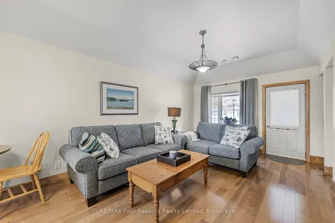 3 Sydenham Tr, Clearview, ON L0M 1H0