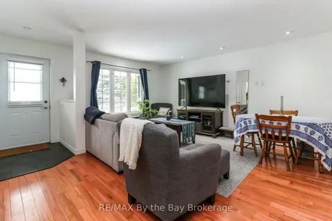 27 50th St, Wasaga Beach, ON L9Z 1X2