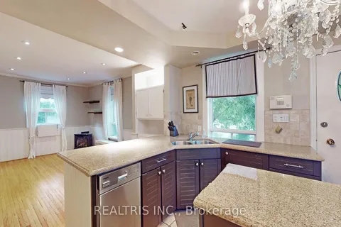 149 Worsley St, Barrie, ON L4M 1M3