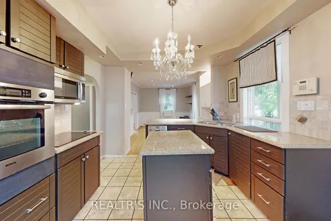 149 Worsley St, Barrie, ON L4M 1M3