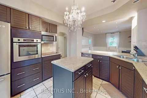 149 Worsley St, Barrie, ON L4M 1M3