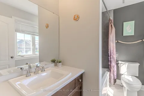 82 Nathan Cres, Barrie, ON L4N 0S6