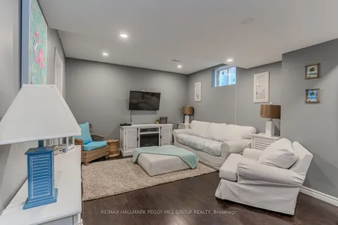 82 Nathan Cres, Barrie, ON L4N 0S6