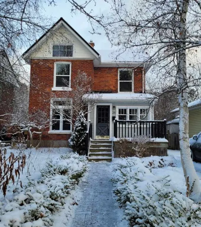 26 Holgate St, Barrie, ON L4N 2T5