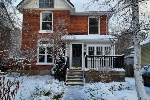 26 Holgate St, Barrie, ON L4N 2T5