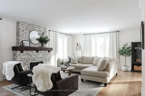68 Dundonald St, Barrie, ON L4M 3T3