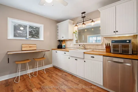 23 Elizabeth St, Clearview, ON L0M 1G0
