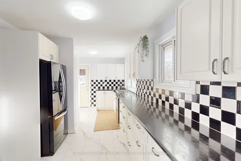 327 Delia St, Orillia, ON L3V 1H1