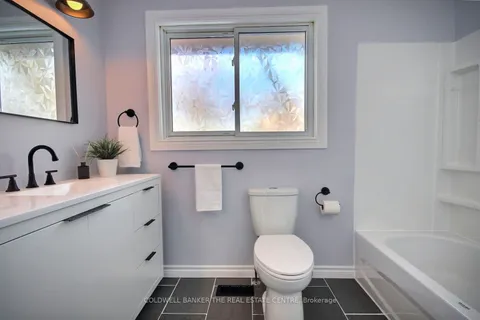 327 Delia St, Orillia, ON L3V 1H1