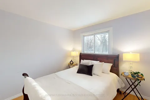 327 Delia St, Orillia, ON L3V 1H1