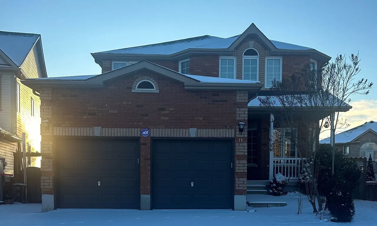 11 Sovereign&apos;s Gate, Barrie, ON L4N 0K7