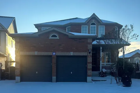 11 Sovereign&apos;s Gate, Barrie, ON L4N 0K7