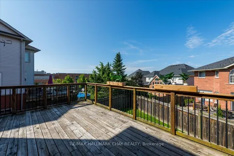 11 Sovereign&apos;s Gate, Barrie, ON L4N 0K7