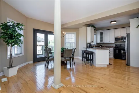 11 Sovereign&apos;s Gate, Barrie, ON L4N 0K7