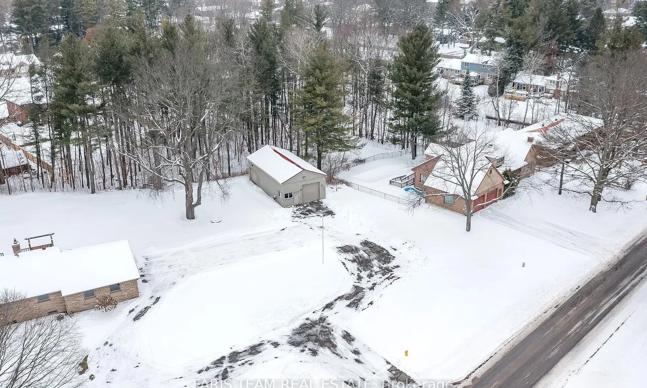 10 Noraline Ave, Springwater, ON L9X 0M8