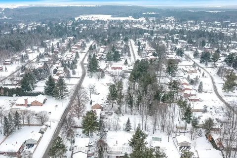 10 Noraline Ave, Springwater, ON L9X 0M8