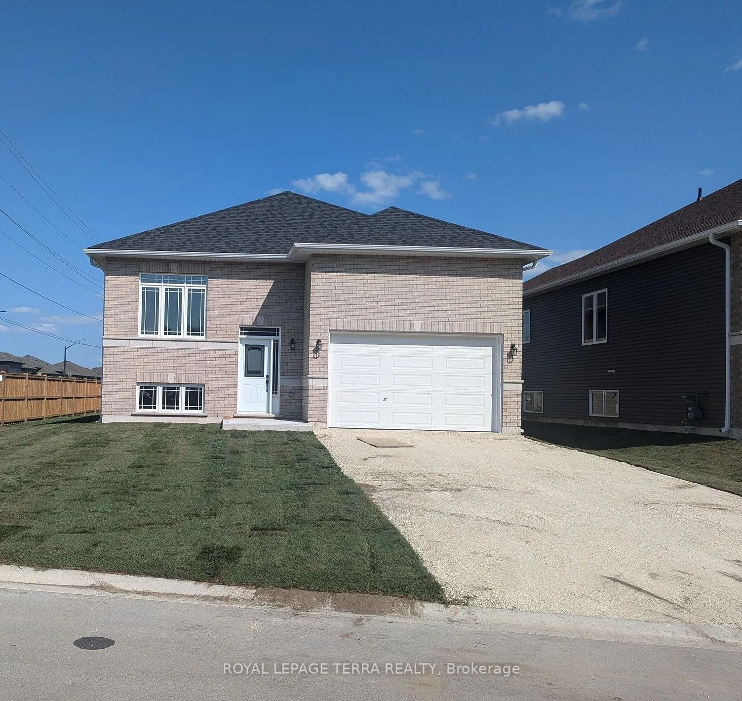 2 Joanne Crescent, ON L9Z 1R4