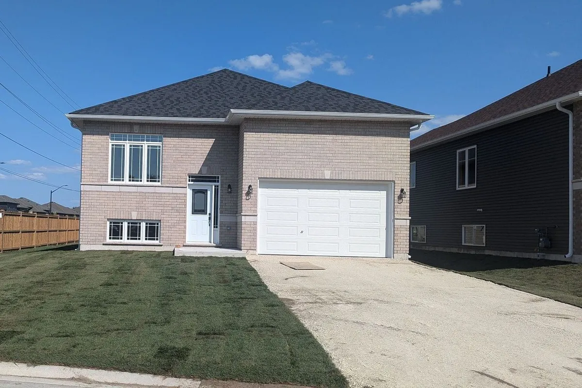 2 Joanne Crescent, ON L9Z 1R4