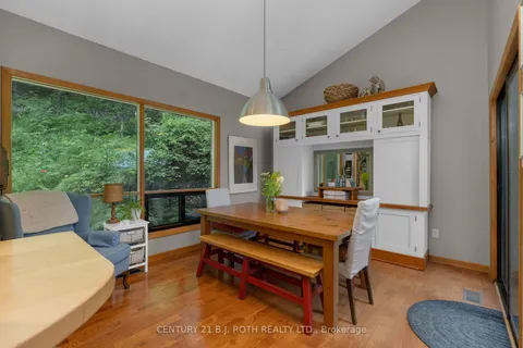 8 Pine Spring Rd, Oro-Medonte, ON L4M 4Y8