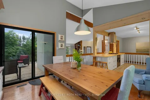 8 Pine Spring Rd, Oro-Medonte, ON L4M 4Y8