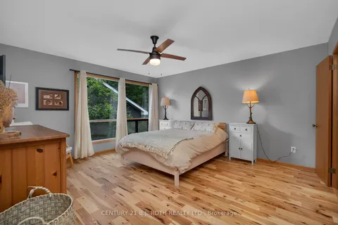 8 Pine Spring Rd, Oro-Medonte, ON L4M 4Y8