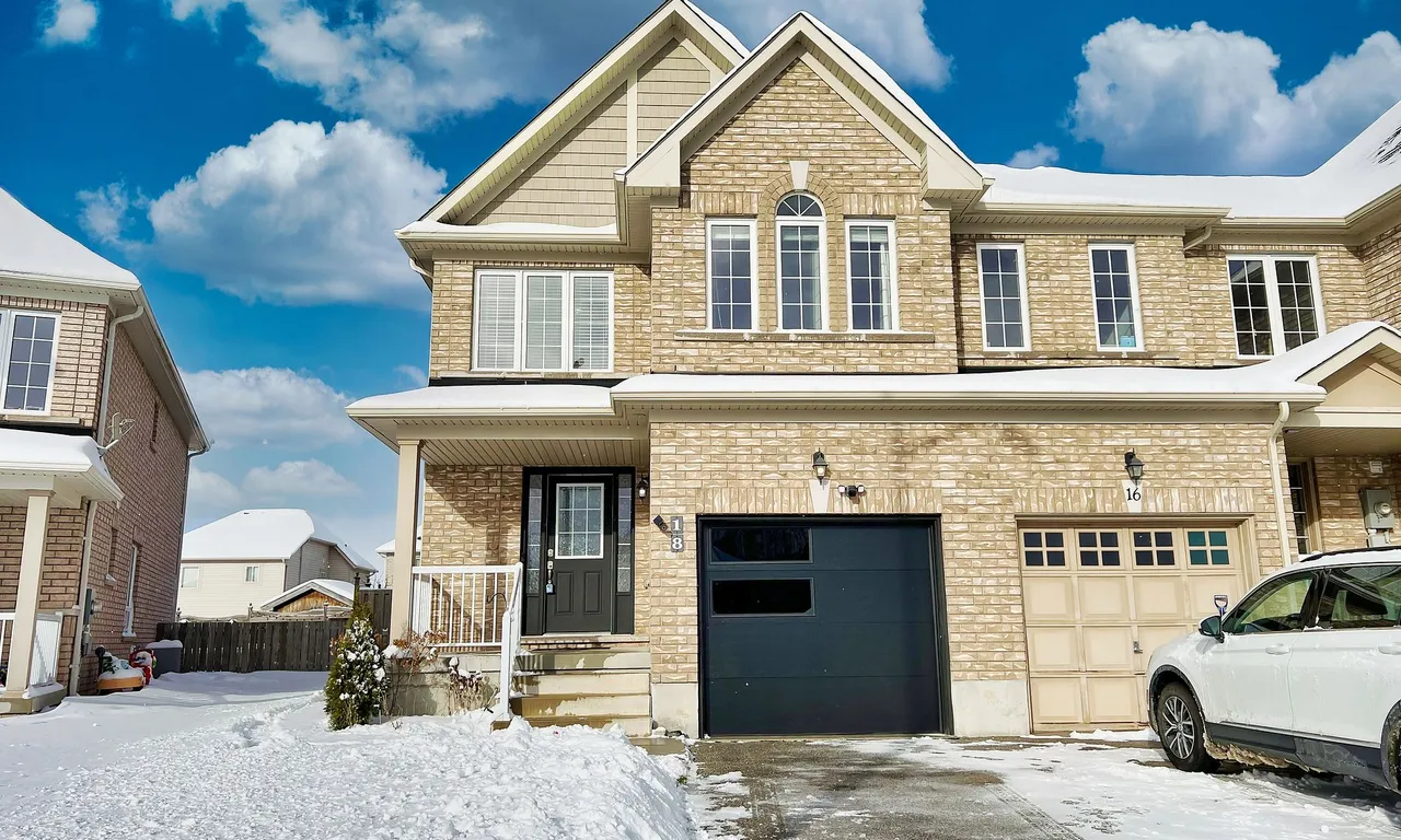 18 Lancaster Crt, Barrie, ON L4M 0G1