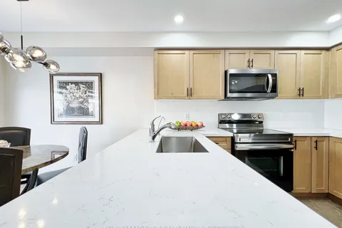 18 Lancaster Crt, Barrie, ON L4M 0G1