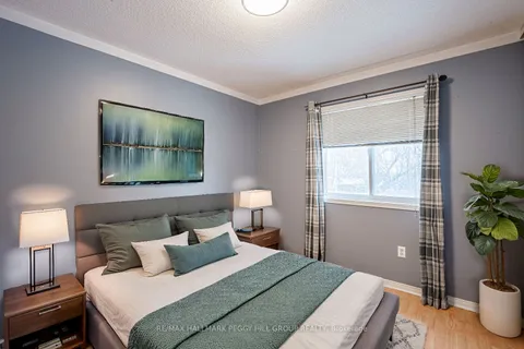 56 Draper Cres, Barrie, ON L4N 6B1