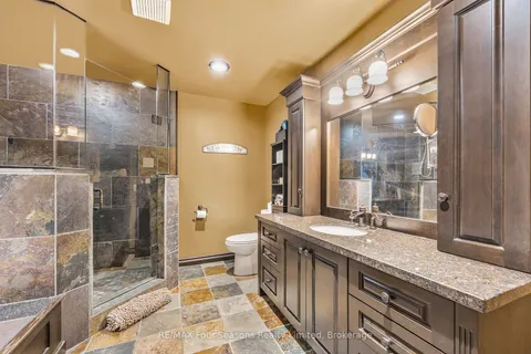 6184 County 9 Rd, Clearview, ON L0M 1N0