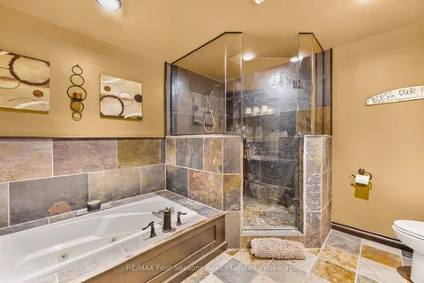 6184 County 9 Rd, Clearview, ON L0M 1N0
