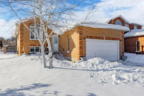 14 crompton Dr, Barrie, ON L4M 6M8